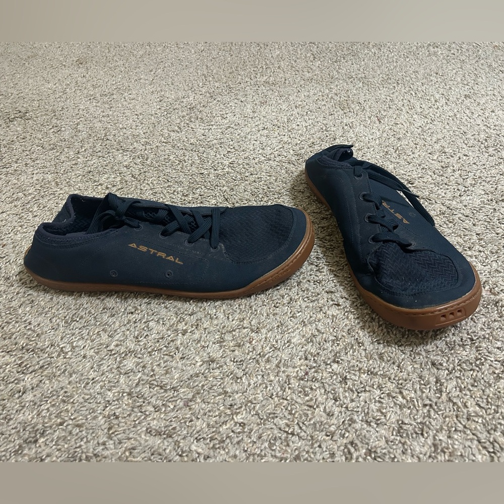 ASTRAL M's Loyak Men's Navy Sneakers Brown Sole Size 12 Outdoor Athletic Travel